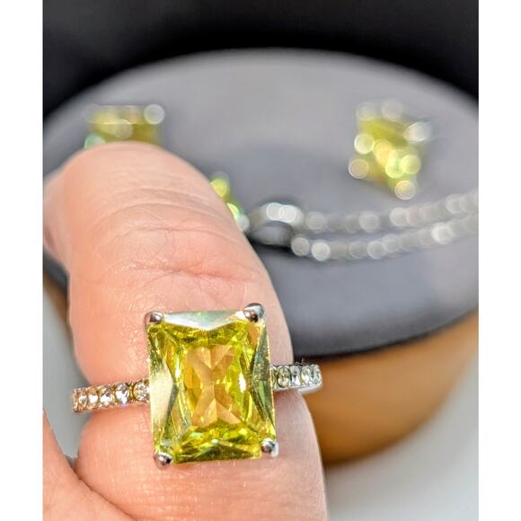 Demi-Parure Set of Green Apple Crystal Silver Tone Rhinestone Jewelry - Picture 6 of 10